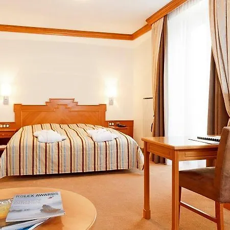 Hotell Art Boutique Monopol 4*